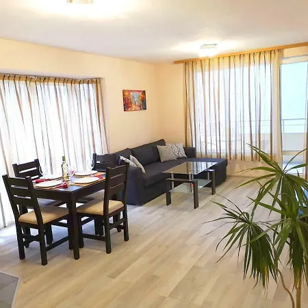 Plaisir Apartment *